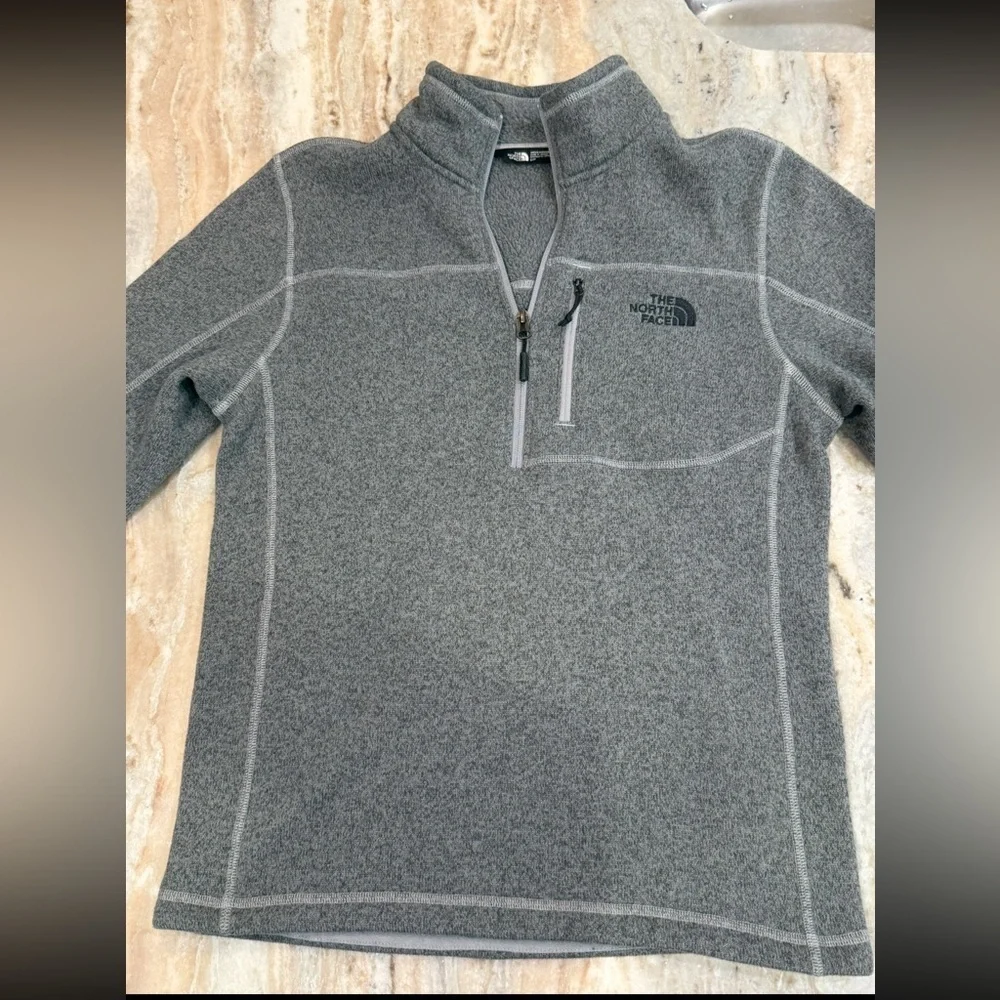 Men’s NORTH FACE Gordon’s Lyons 1/4 zip heathered grey pullover- Size Small